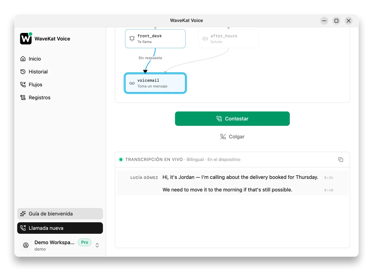 WaveKat Voice mientras un flujo de llamada toma un mensaje, con la transcripción en vivo y un botón para contestar
