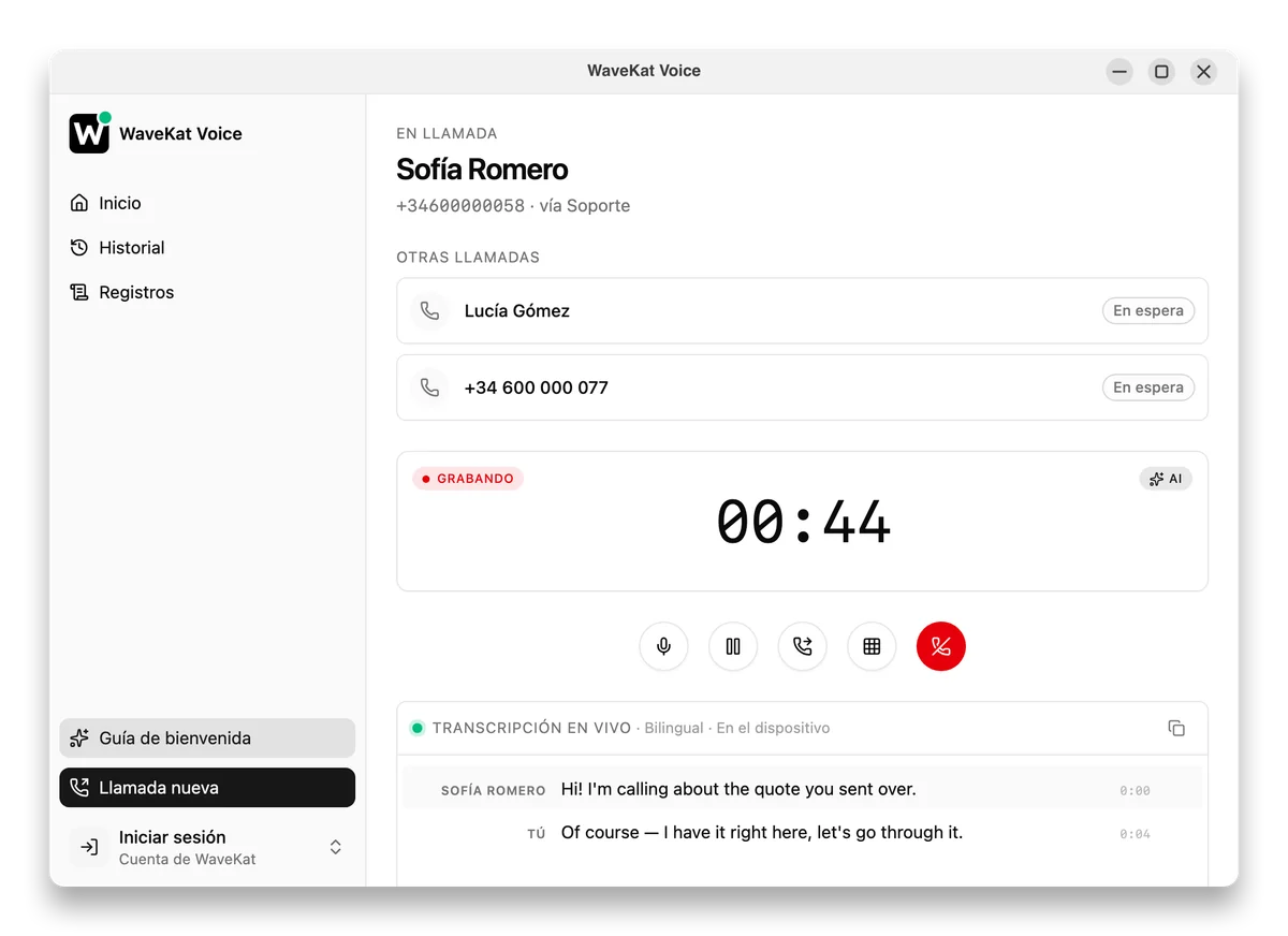 WaveKat Voice en Ubuntu — una llamada en curso con dos personas más esperando retenidas en la barra de cambio.